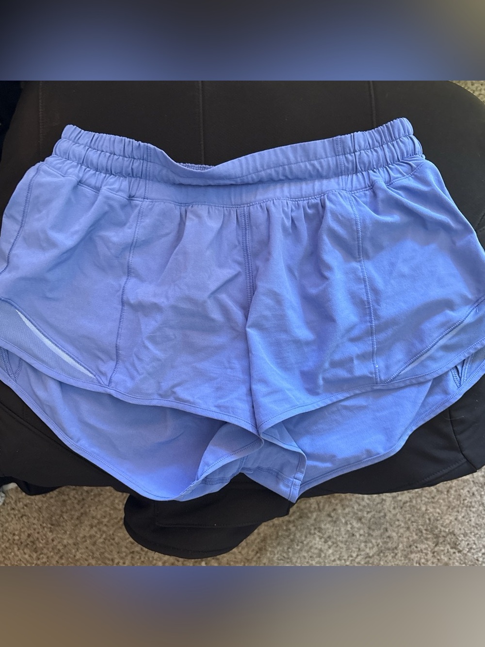 lululemon hotty hot shorts - size 6 - 2.5